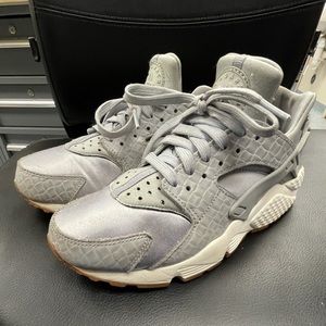 Nike HUARACHE shoes women’s 8 gray NICE